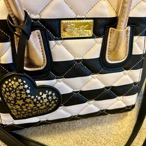 Betsey Johnson NWOT Luv Betsey purse. Gorgeous design.